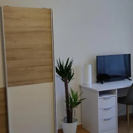 Schoene Und Optimal Gelegene Og Weisskirchen