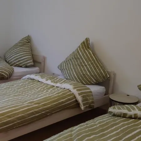 Schoene Und Optimal Gelegene Og Apartmán Weisskirchen