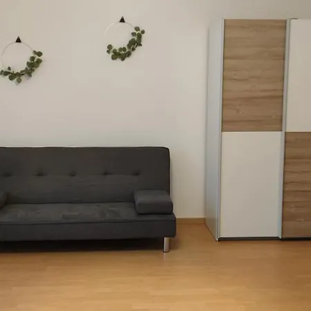 Schoene Und Optimal Gelegene Og Weisskirchen